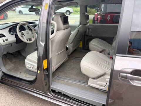 2013 Toyota Sienna XLE 8-Passenger