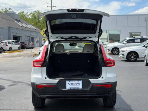 2023 Volvo XC40 B5 Plus Dark Theme