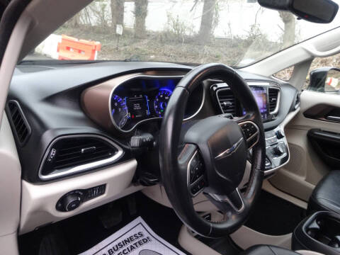 2017 Chrysler Pacifica Touring-L