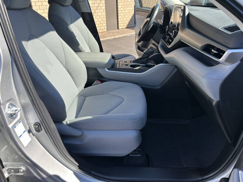 2022 Toyota Highlander LE