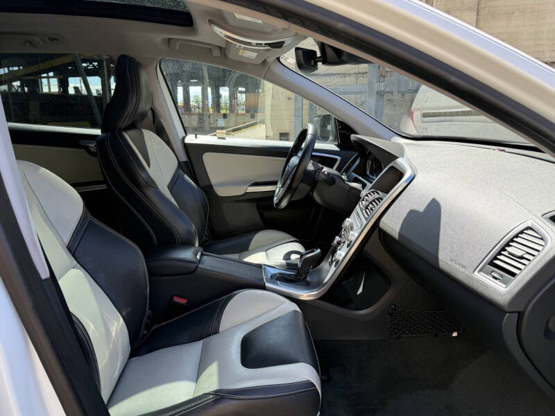 2017 Volvo XC60 T6 Dynamic