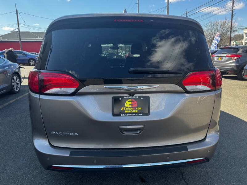 2017 Chrysler Pacifica Touring-L Plus
