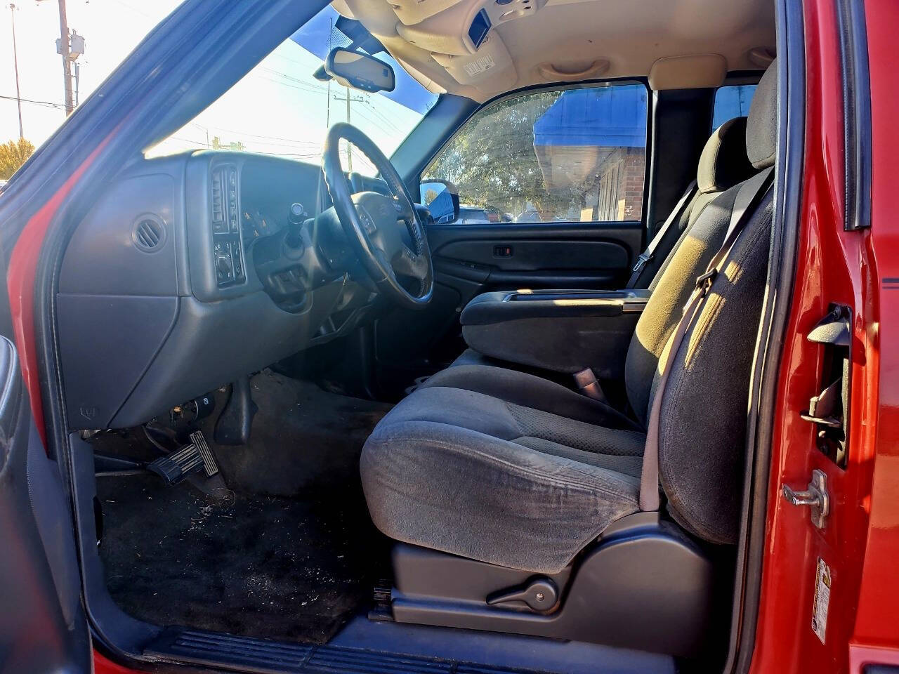 2005 Chevrolet Silverado 1500 for sale at DURANGO AUTO CENTER LLC in Tulsa, OK