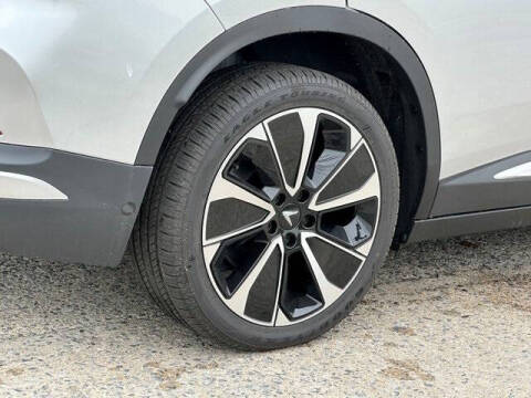 2025 VinFast VF8 Plus