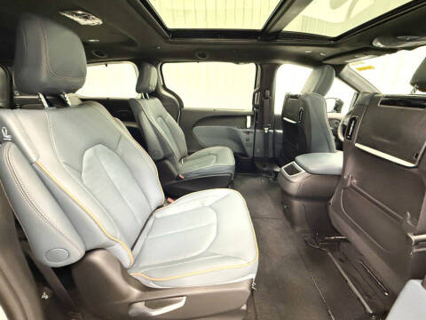 2027 Chrysler Pacifica Pinnacle