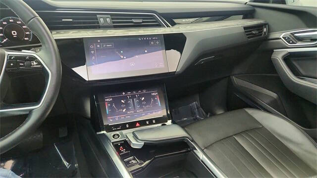 2022 Audi e-tron quattro Premium Plus