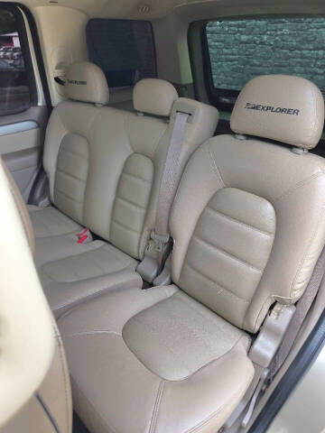 2004 Ford Explorer XLT