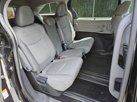 2022 Toyota Sienna LE 8-Passenger