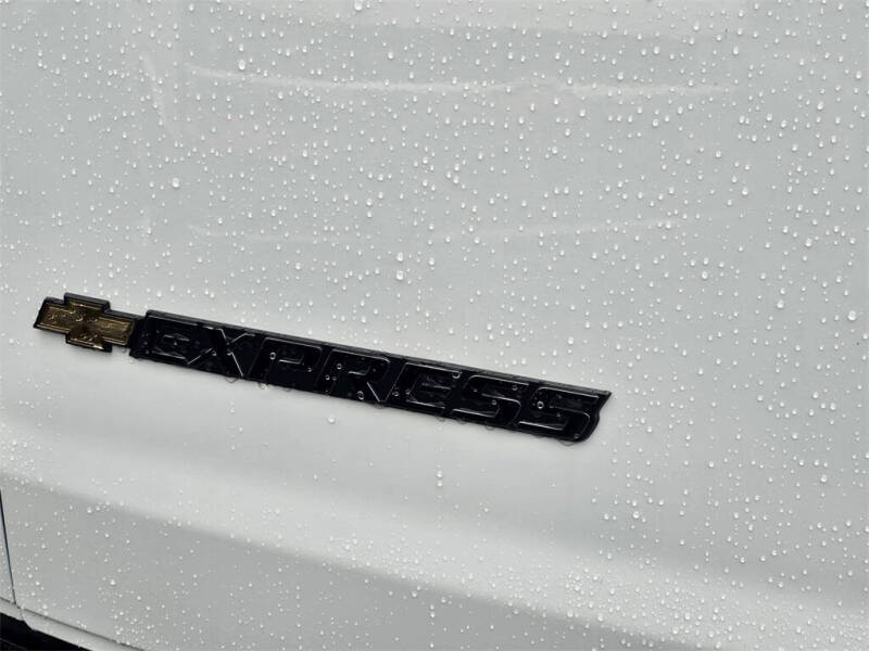 2025 Chevrolet Express 2500