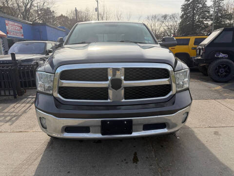 2017 RAM 1500 SLT