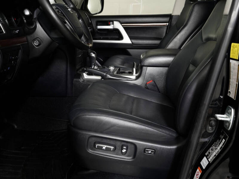 2017 Toyota Land Cruiser