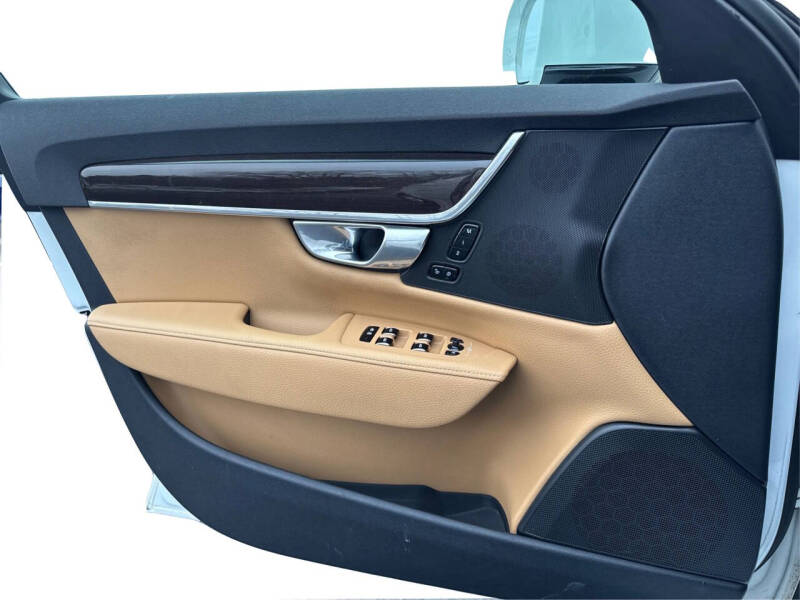 2019 Volvo S90 T6 Momentum