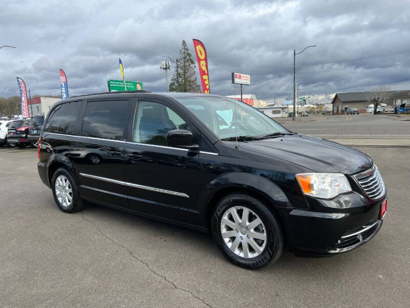 2013 Chrysler Town and Country for sale at Sinaloa Auto Sales in Salem OR