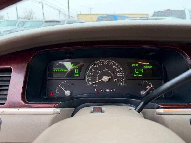 2003 Lincoln Town Car Cartier