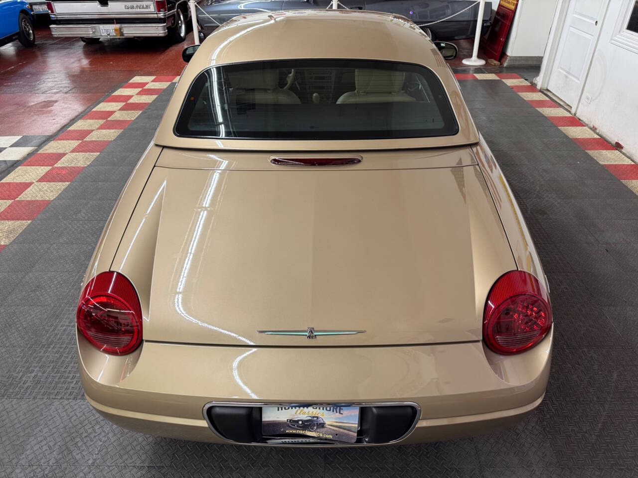 2005 Ford Thunderbird 22