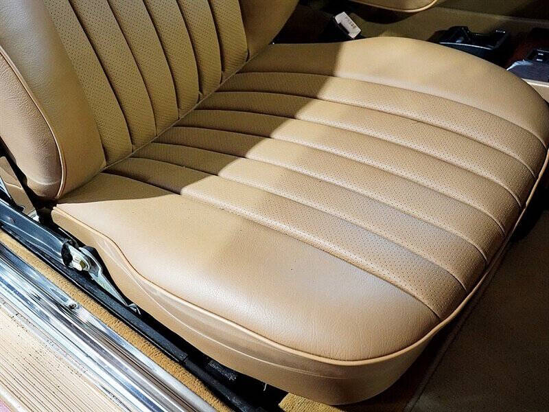 1989 Mercedes-Benz 560-Class 34