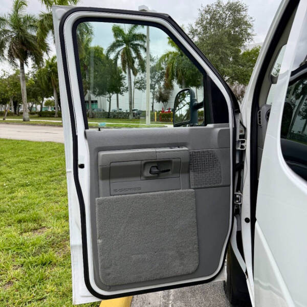 2011 Ford E-350