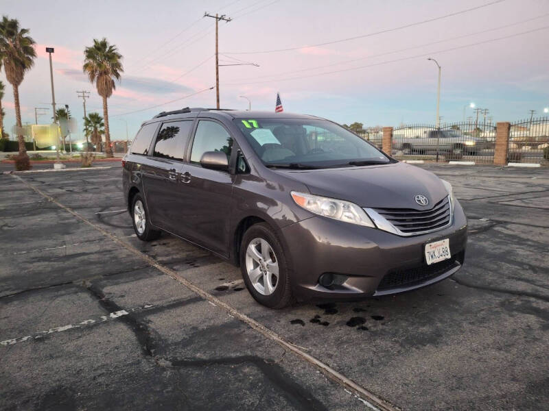 2017 Toyota Sienna LE 8-Passenger