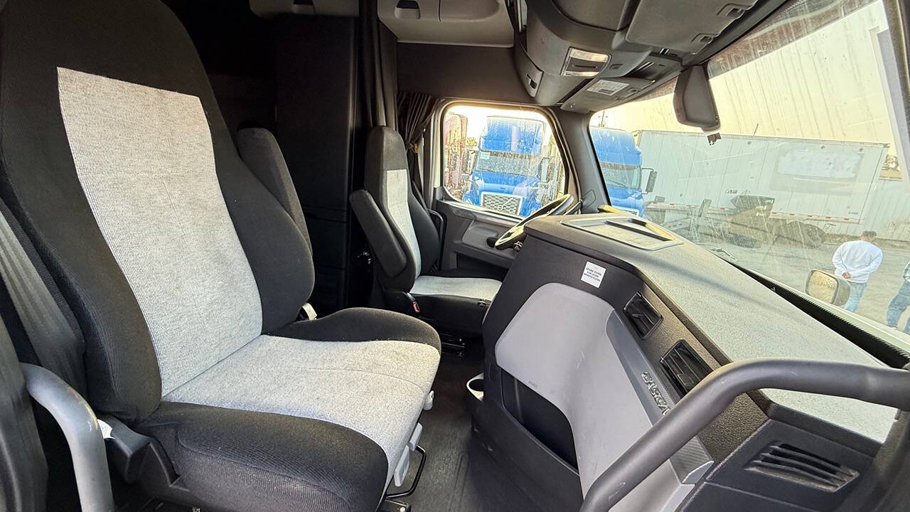 2019 Freightliner Cascadia for sale at KING TRUCK TRAILER SALES in Bakersfield, CA