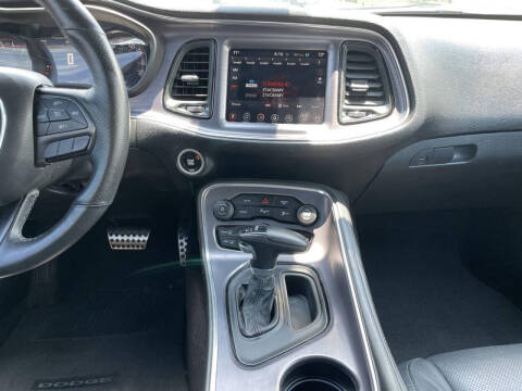 2017 Dodge Challenger SXT Plus