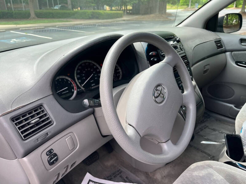 2005 Toyota Sienna CE 8 Passenger