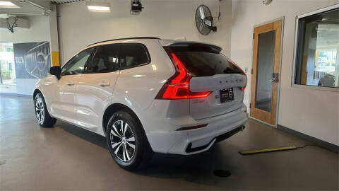 2025 Volvo XC60 B5 Core Dark Theme