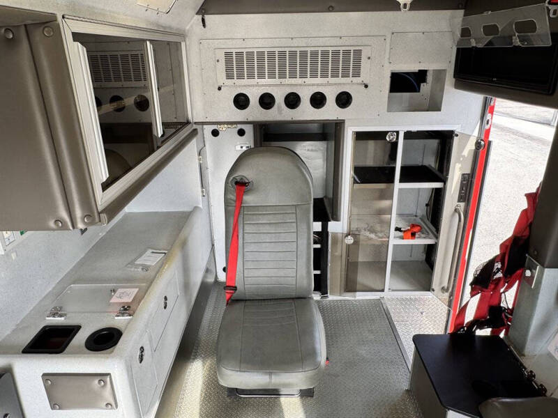 2016 Freightliner M2 106