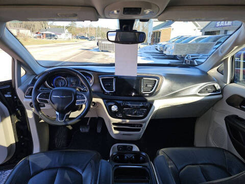 2017 Chrysler Pacifica Touring-L