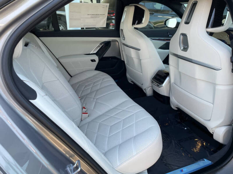 2025 BMW 7 Series 740i