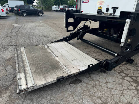 2009 Freightliner M2 106