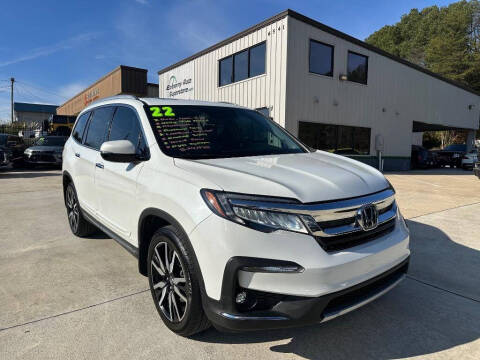 2022 Honda Pilot Touring w/Rear Captain's Chairs