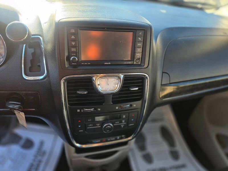 2013 Chrysler Town and Country Touring