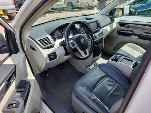 2012 Volkswagen Routan SEL