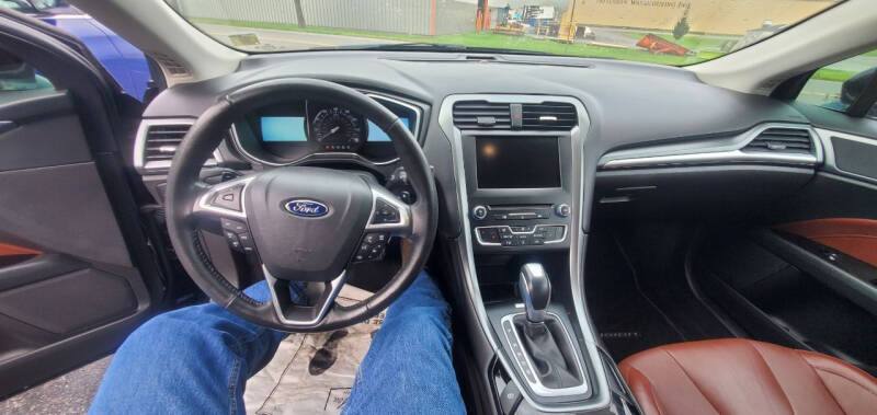 2016 Ford Fusion SE photo 21