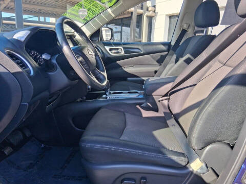 2017 Nissan Pathfinder SV