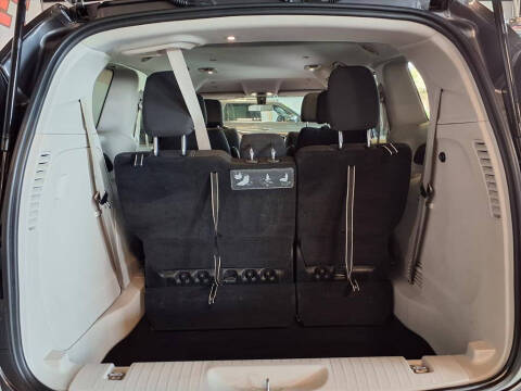 2020 Chrysler Voyager LX