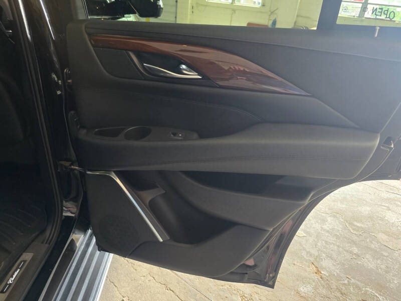 2017 Cadillac Escalade Luxury
