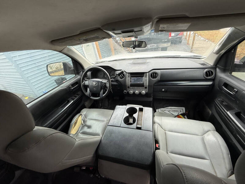 2017 Toyota Tundra SR