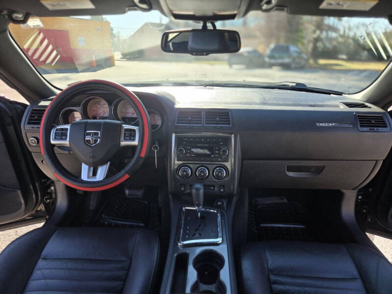 2013 Dodge Challenger SXT Plus