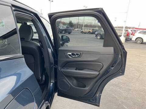 2025 Volvo XC60 T8 Plus Dark Theme