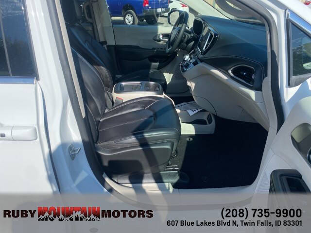 2023 Chrysler Pacifica Touring L