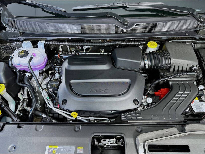 2027 Chrysler Pacifica Select