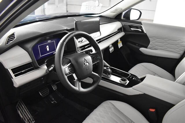 2025 Mitsubishi Outlander SEL