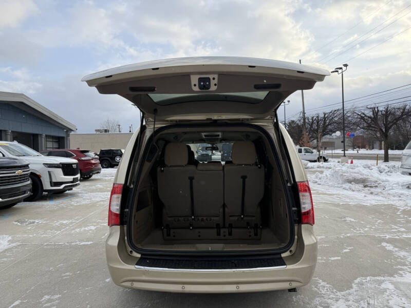 2012 Chrysler Town and Country Touring