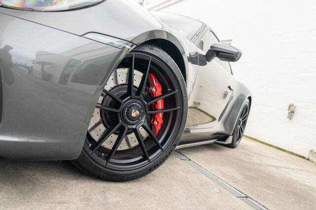 2022 Porsche 911 Carrera 4 GTS