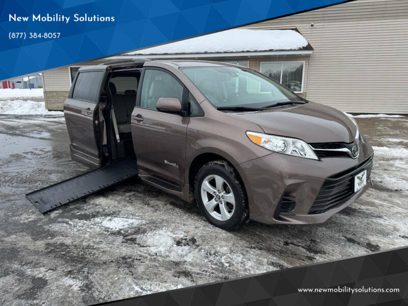 2018 Toyota Sienna LE's photo