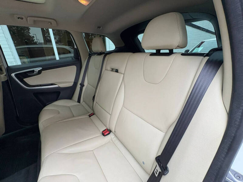 2016 Volvo XC60 T6 Drive-E