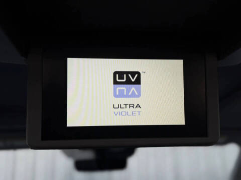 2022 Honda Pilot Touring w/Rear Captain's Chairs