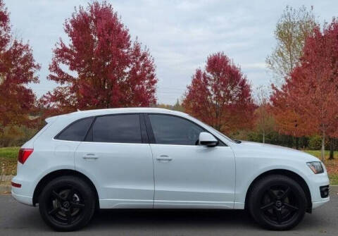 2012 Audi Q5 for sale at CLEAR CHOICE AUTOMOTIVE in Milwaukie OR