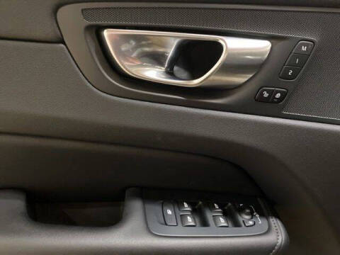2025 Volvo XC60 B5 Core Dark Theme